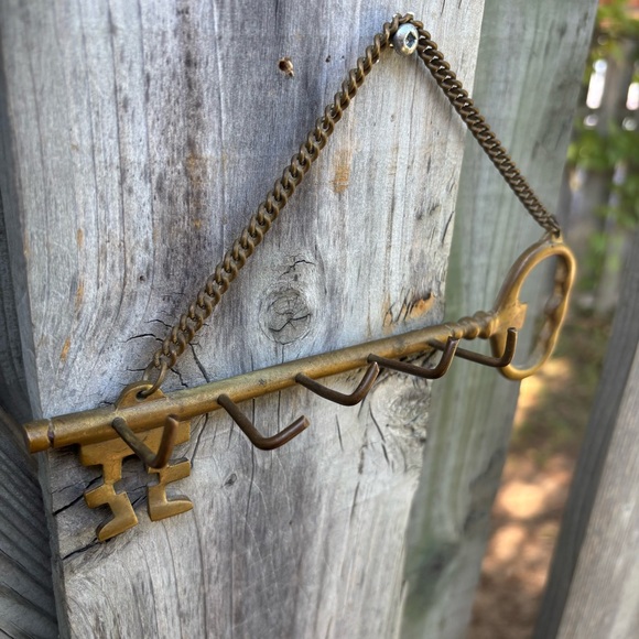 Brass Skeleton Key Wall Hook - Picture 2 of 9